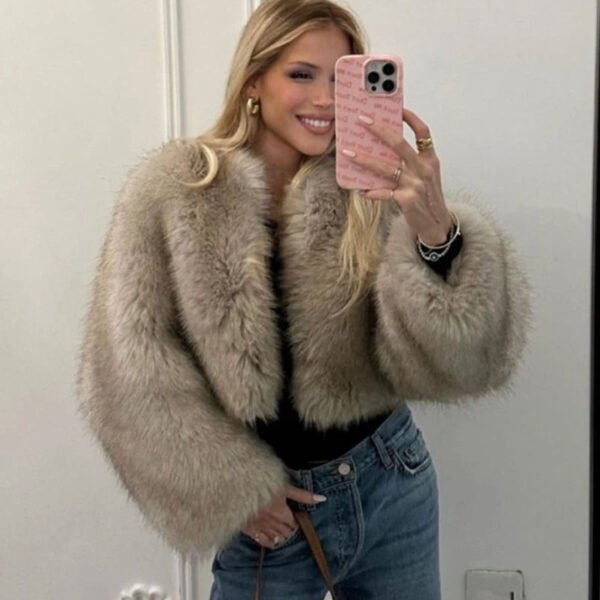 Iconic Street Fashion Week Luxury Brand Gardient Cropped Faux Fur Coat Women Winter 2024 Hot Cool Girls Fluffy Short Fur Jacket - Image 6
