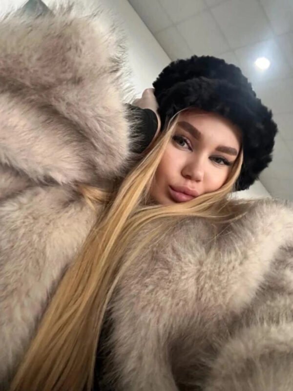 Iconic Street Fashion Week Luxury Brand Gardient Cropped Faux Fur Coat Women Winter 2024 Hot Cool Girls Fluffy Short Fur Jacket - Image 5
